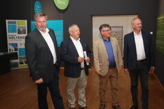 Verein Welterbe Neusiedler SeeObleute und Nationalparkdirektor im Welterberaum